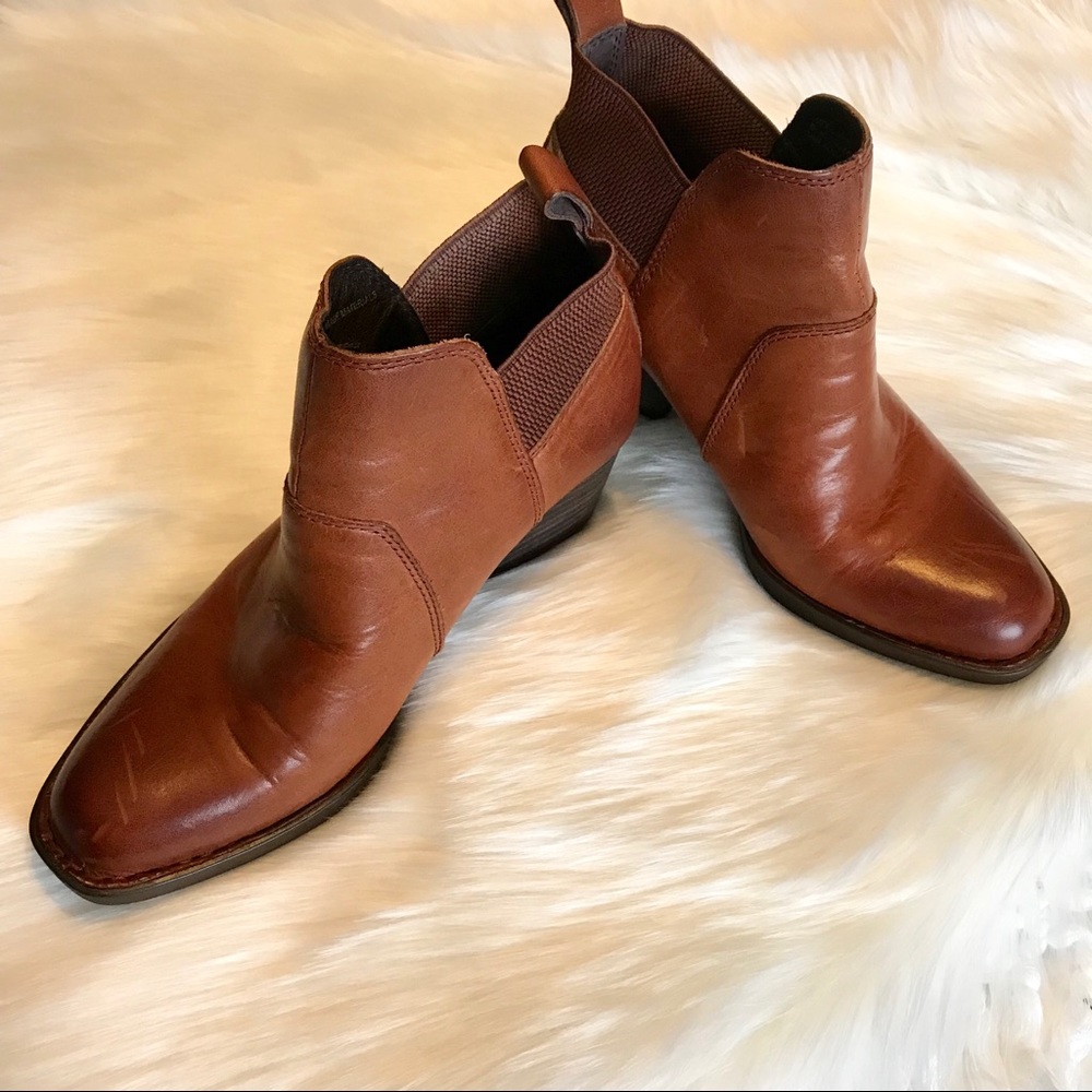 Born block heel leather bootie in cognac